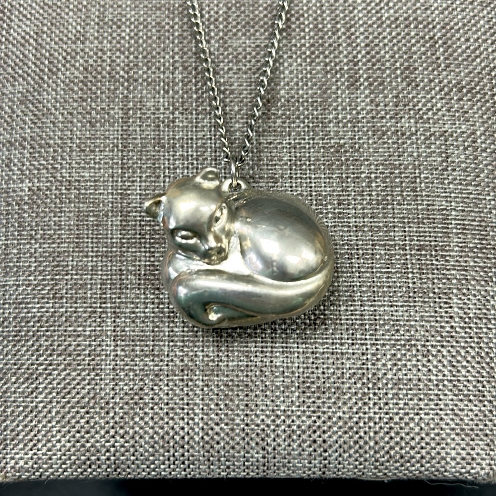 Vintage  Max Factor crème “ Aquarius Perfume “ Cat hinged holder/ necklace 22”